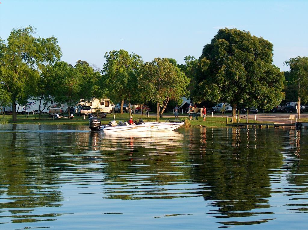 Lake Fork Marina & Motel Gunter Kültér fotó